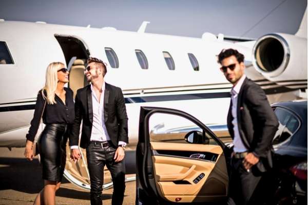 The Top 6 Benefits of Hiring a Limousine Service in Boston Airport