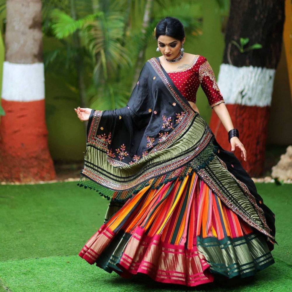 Navratri Fashion - Colourful and Ethnic Navratri Chaniya Choli >>> shivanshmall.in