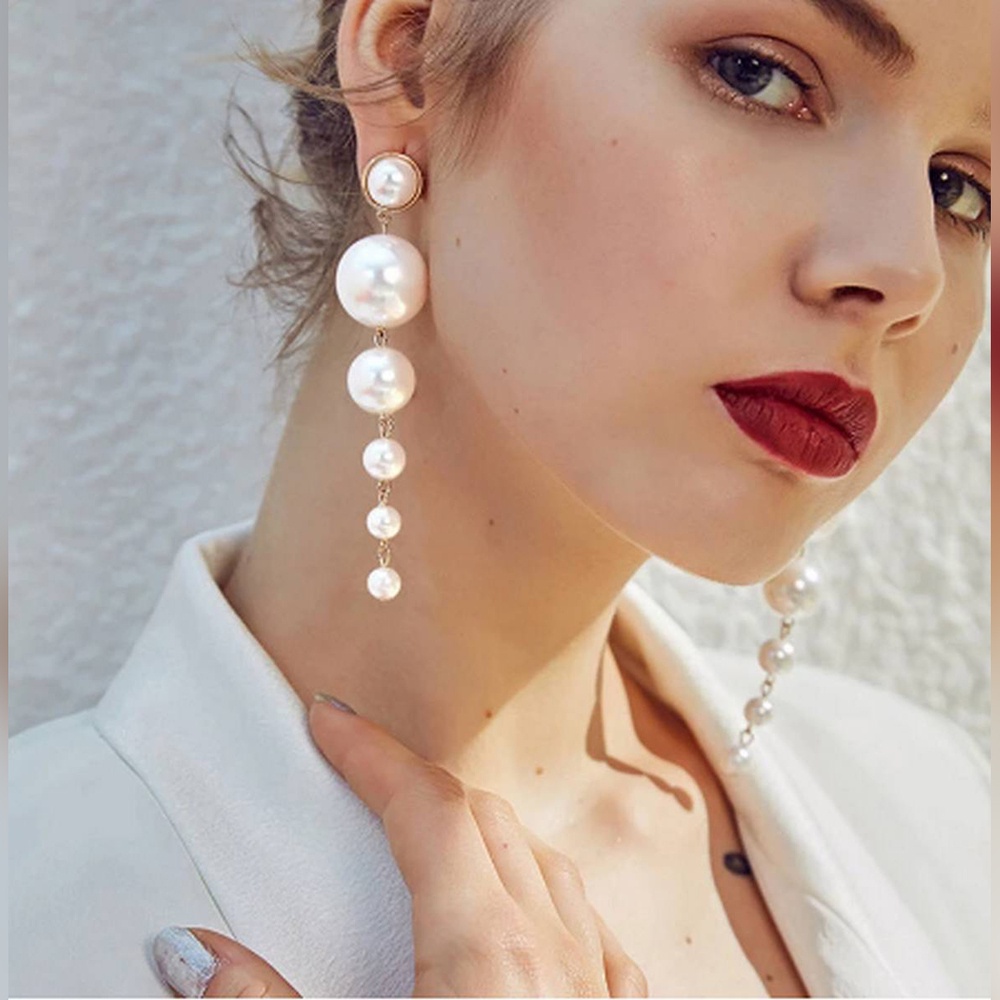 Dazzling Earring Sets for an Elegant Night Out