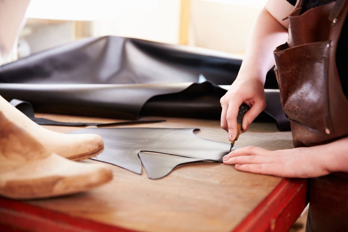 How do you clean an apron made of leather?