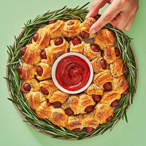 Holiday Pigs in a Blanket Wreath Recipe