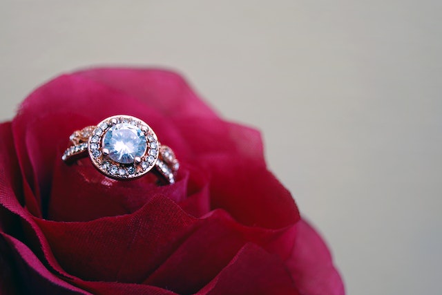 What does a sapphire engagement ring symbolize?