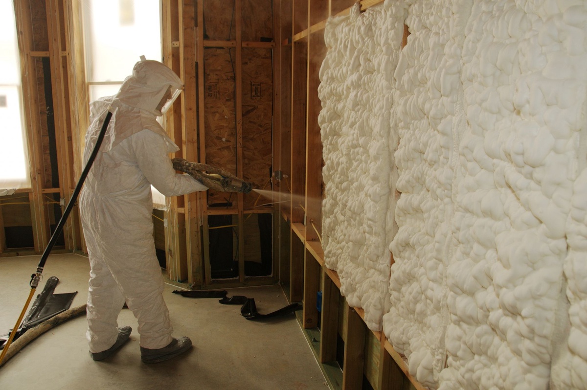 Hiring a Spray Foam Insulation Contractor for Your Home Improvement Project