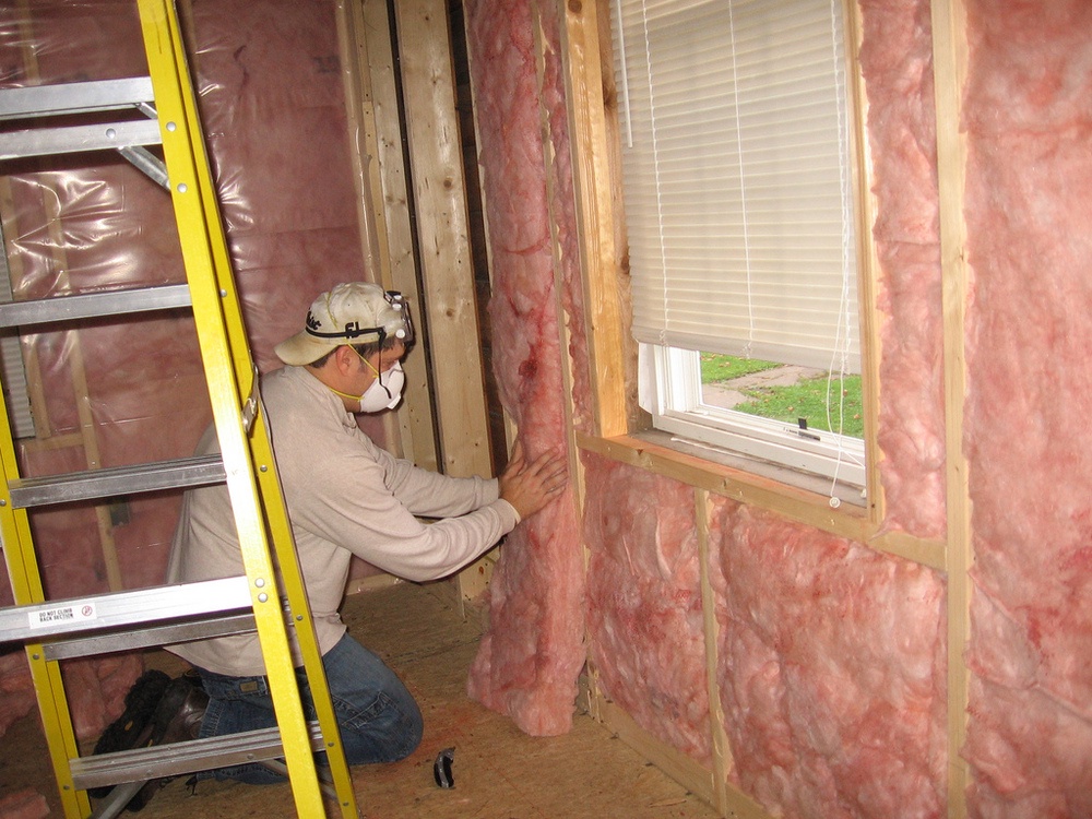 The Advantages of Hiring a Home Insulation Contractor for Home Improvement Project