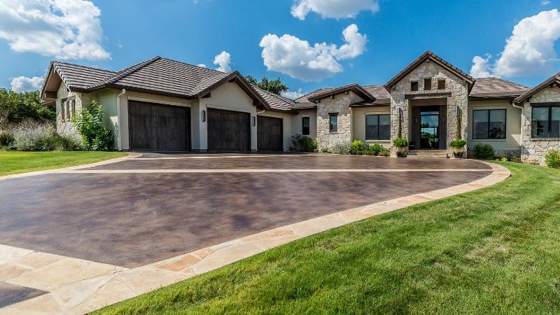 What to Consider Before Designing a Driveway Landscaping?