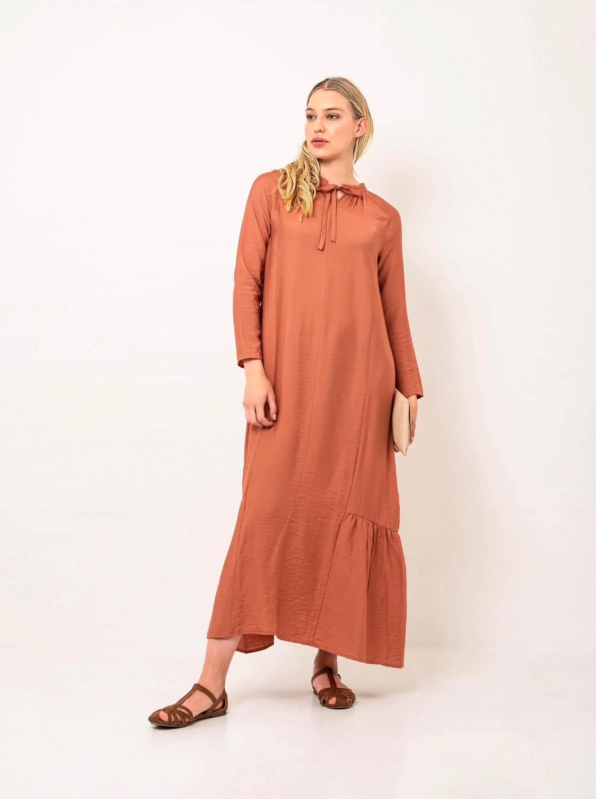 How to wear a long sleeve maxi dress in winter?