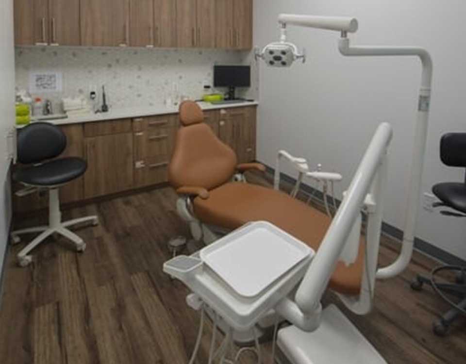 What are the aspects to consult with a professional dentist?