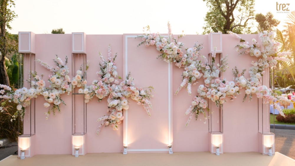 WHAT SHOULD YOU CONSIDER WHEN HIRING A WEDDING BACKDROP?
