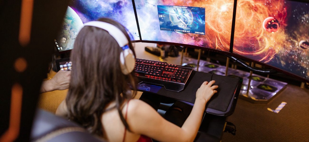 Online Video Gaming Benefits for Young Players