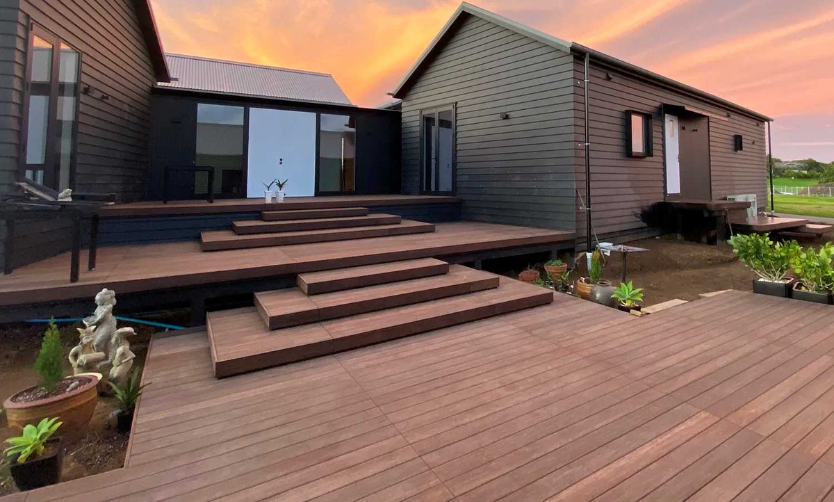 4 Reasons to Choose Composite Decking Over Bamboo