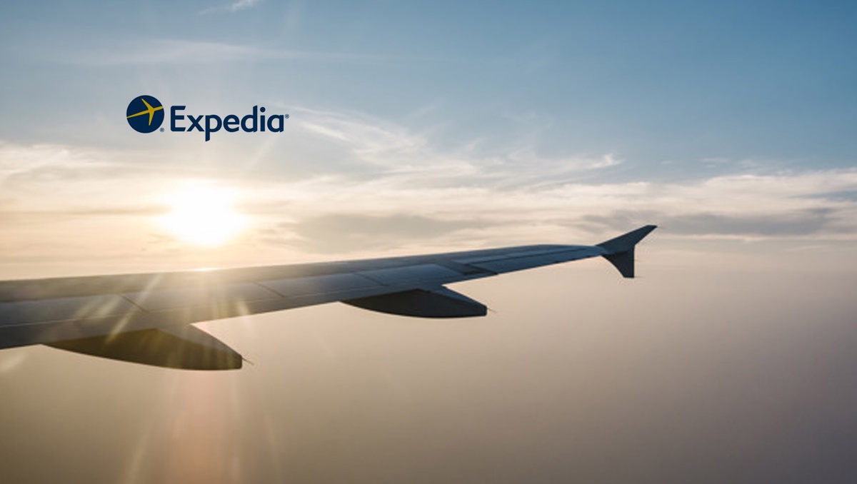 How much does it cost to change a flight on Expedia?