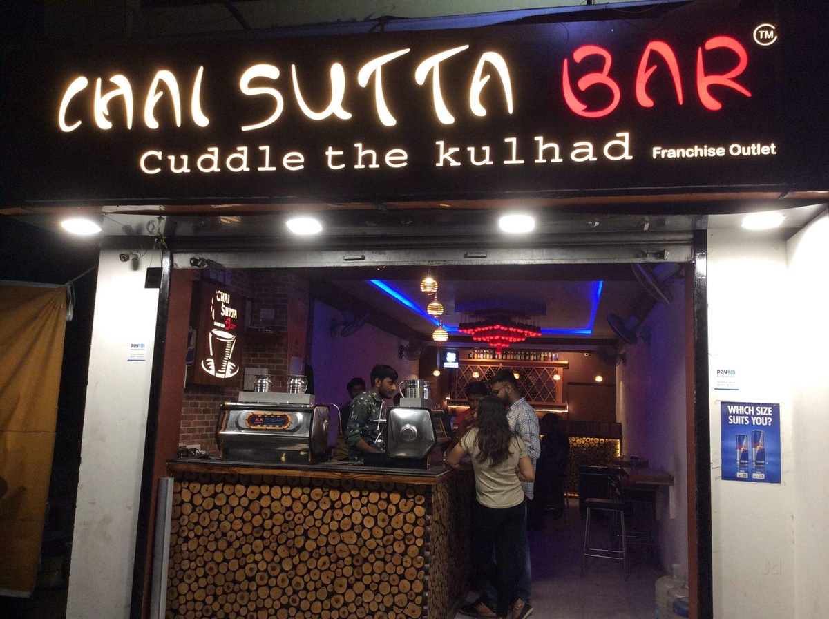 What is the cost of Chai Sutta Bar franchise in India?