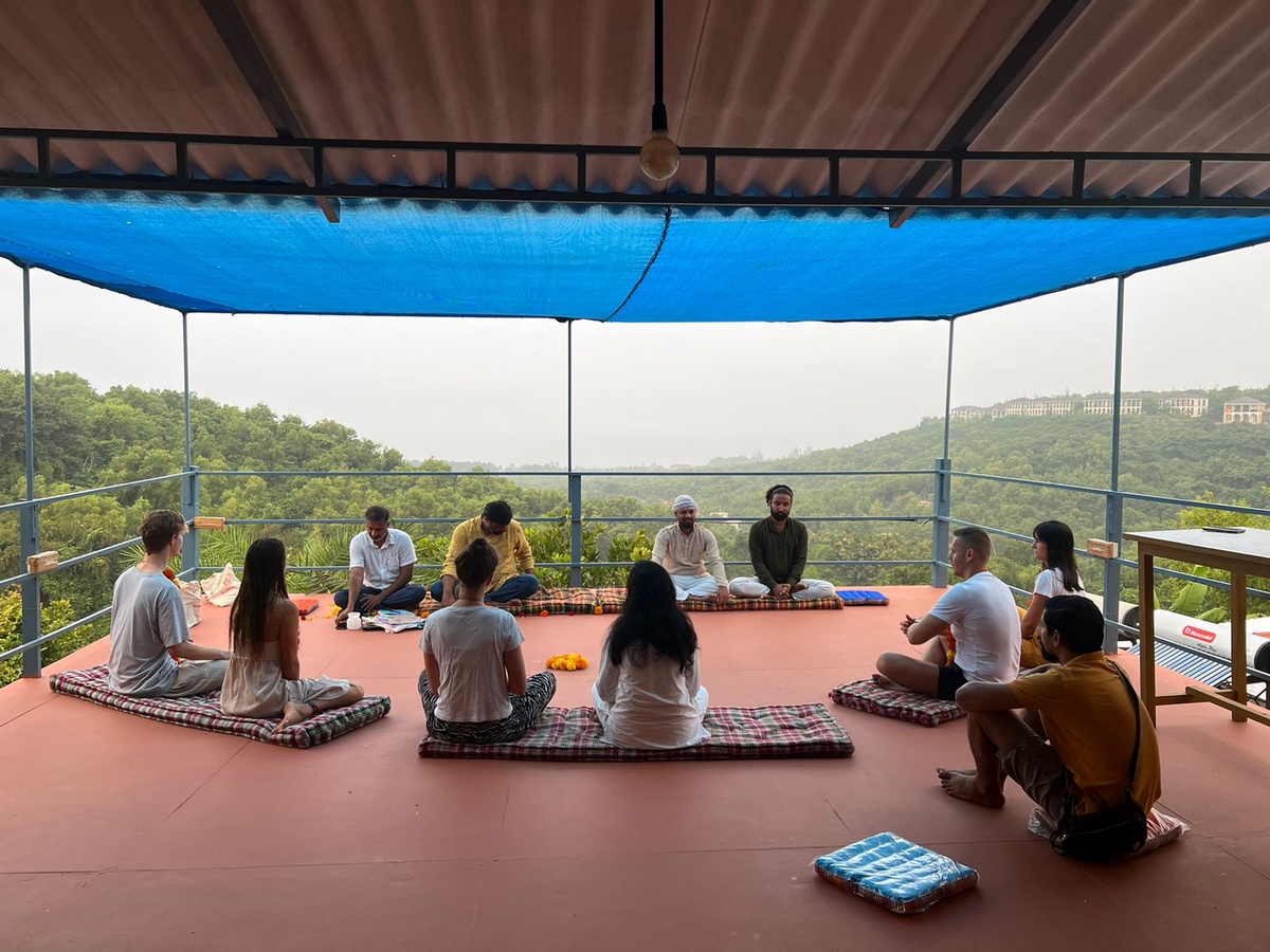 Join an easy yoga teacher training course in India