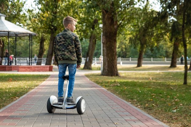 5 Ways to Ensure the Safety of Your Kids When Riding a kids Hoverboard