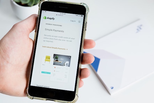 The Pros and Cons of Using Shopify for Your Ecommerce Website