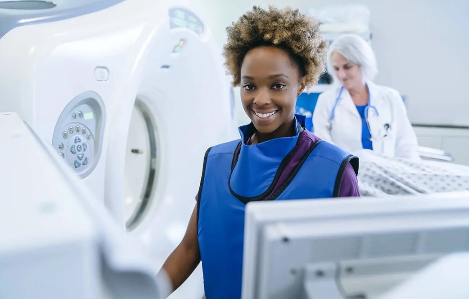The educational and certification requirements for becoming a Radiology Technician