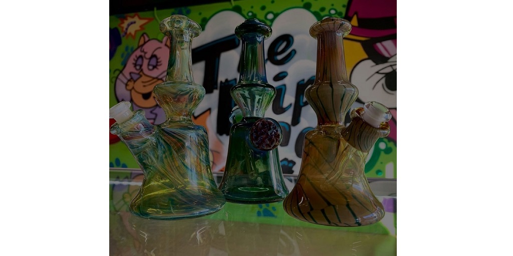 First Time at the Best Glass Smoke Shop Near You? Here's What to Do and Buy