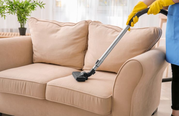 Are carpet cleaners safe to use on upholstery? Experts' Views