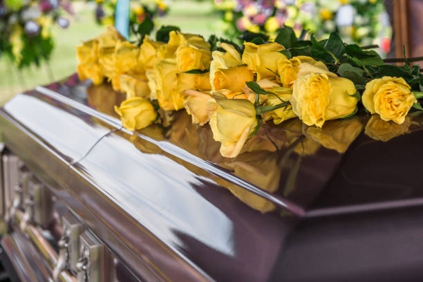 Comparing the Benefits of Burial Services and Cremation Services