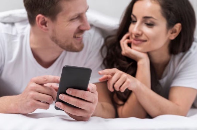 How to Form an Affectionate Bond with an Erotic Chatline Partner?