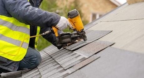 How to Choose the Right Roofing Contractor: A Comprehensive Checklist