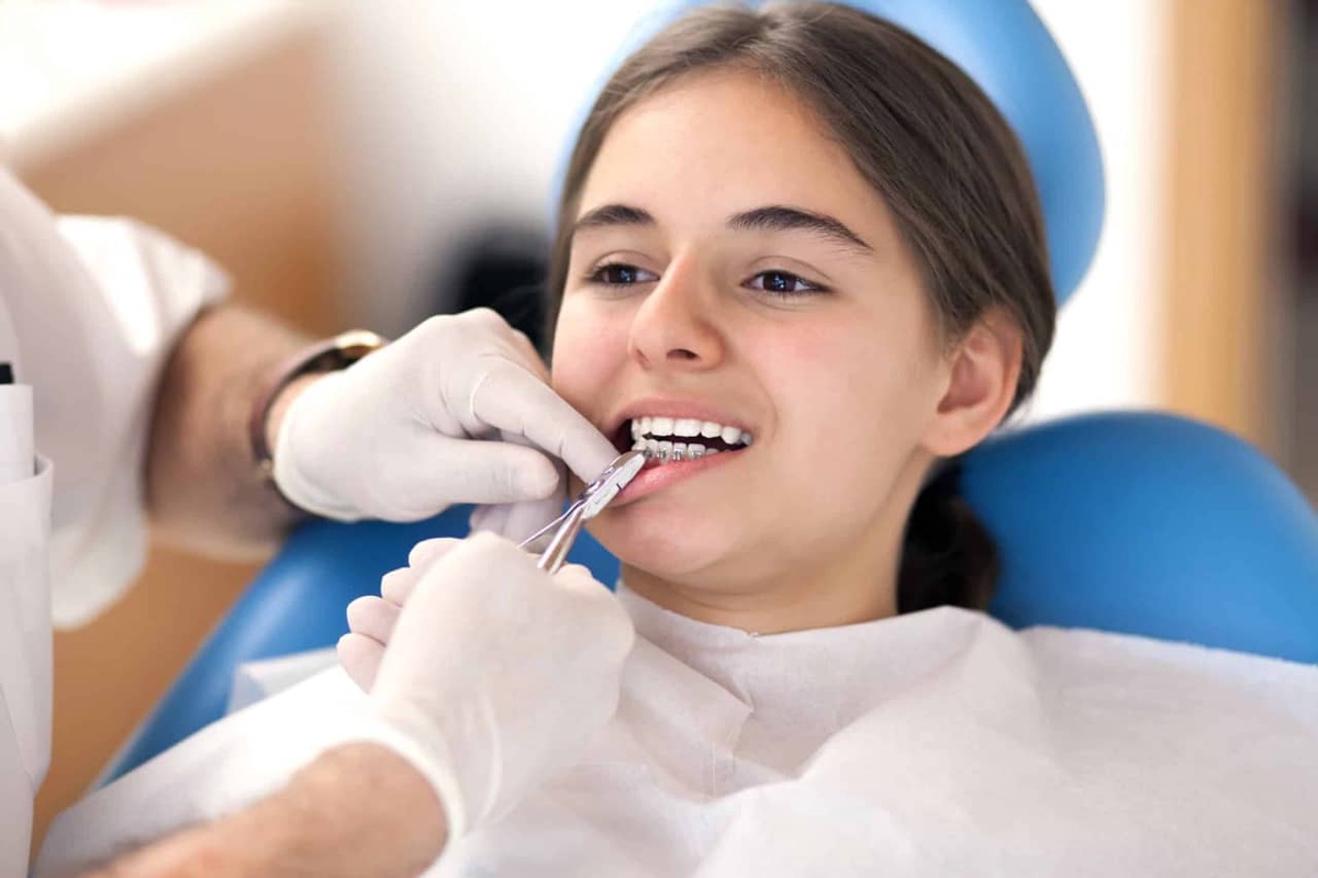 What are the dental services provided in a dentist's?