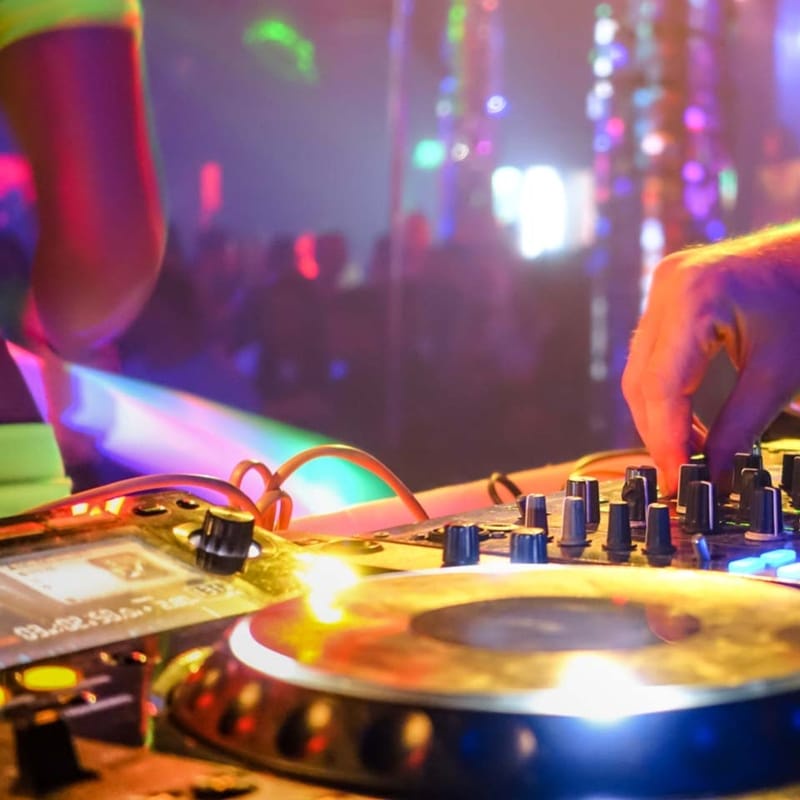 What is the Right Time to Hire a DJ?