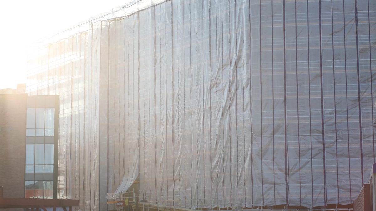 Shrink Wrap vs. Traditional Scaffold Coverings: Which is the Best Option?