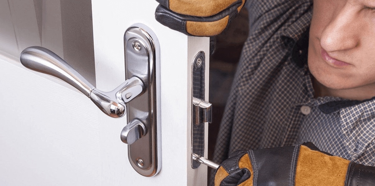9 Essential Reasons to Hire a Professional Locksmith