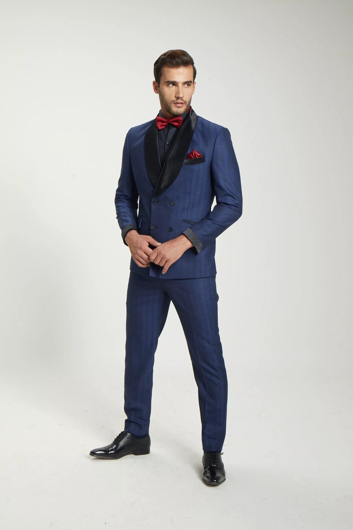 The Timeless Elegance of a Well-Tailored Designer Suit for Men