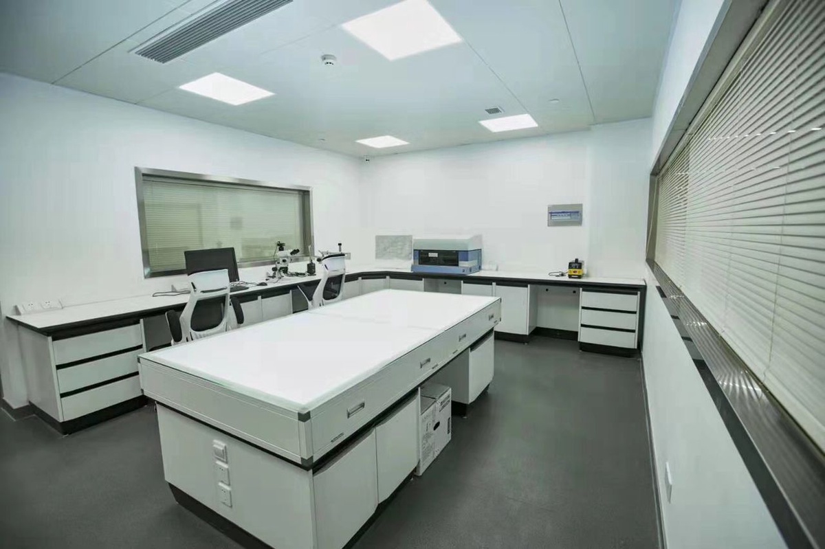 What are the specific characteristics of laboratory furniture