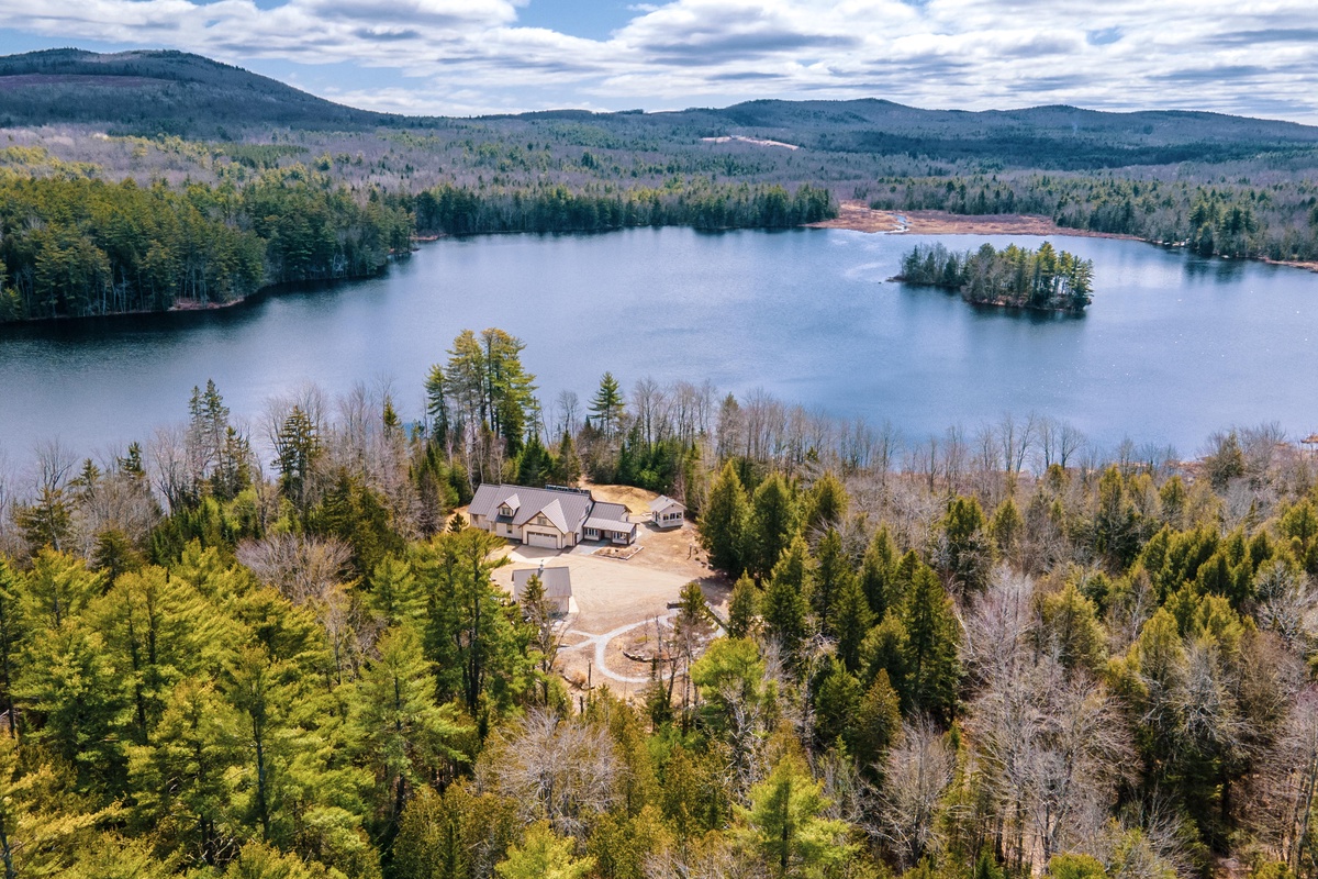 Lakefront Property Maine – Ideal for Nature Lovers