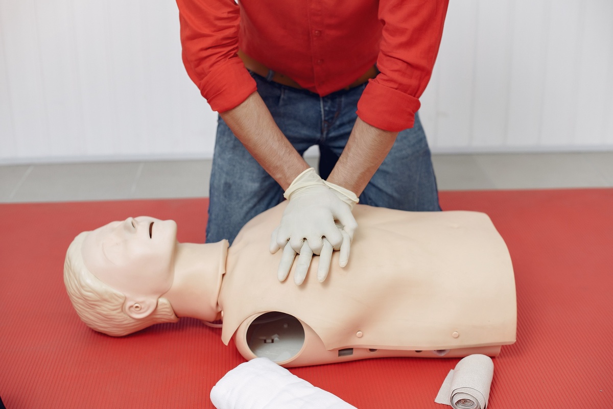 How To Help Someone Who Is Choking -Here’re The Tips
