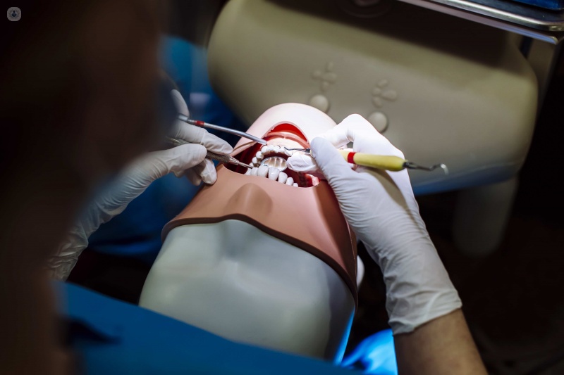 Prudent Procedure Of Dental Implant Training