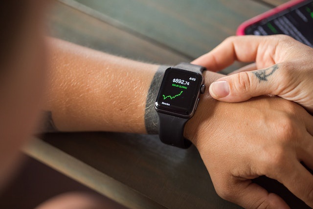 10 Astonishing Benefits of Smart Watches That Will Make You Want One