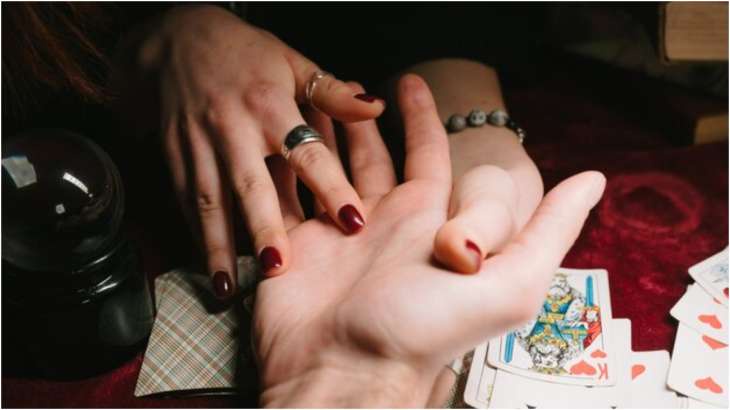 Resolve Your Relationship Problems With Palm Reading Brooklyn