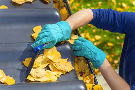 The 4 Benefits of Hiring Gutter Cleaning Professionals