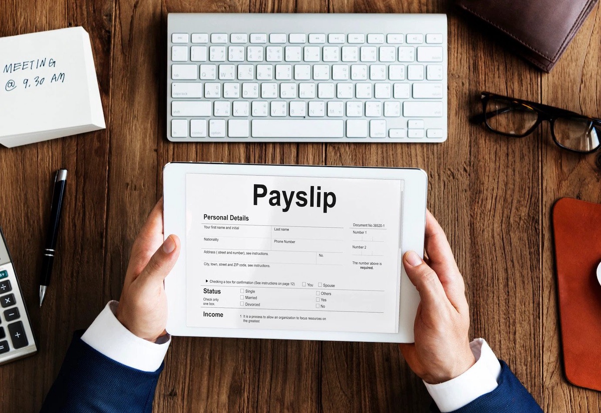 5 Ways HR Payroll Software Saves Your Time | Superworks