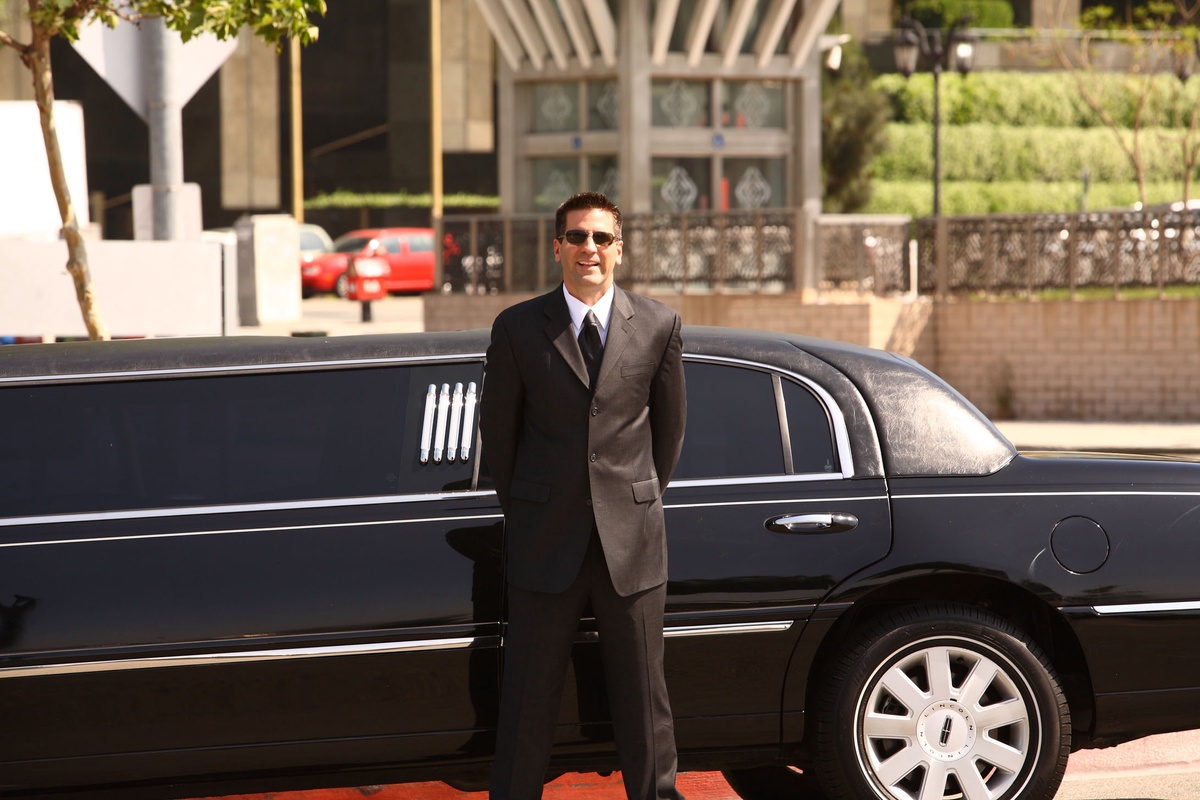 Make a Grand Entrance: Weddings and Special Occasions with a Chicago Limo Service