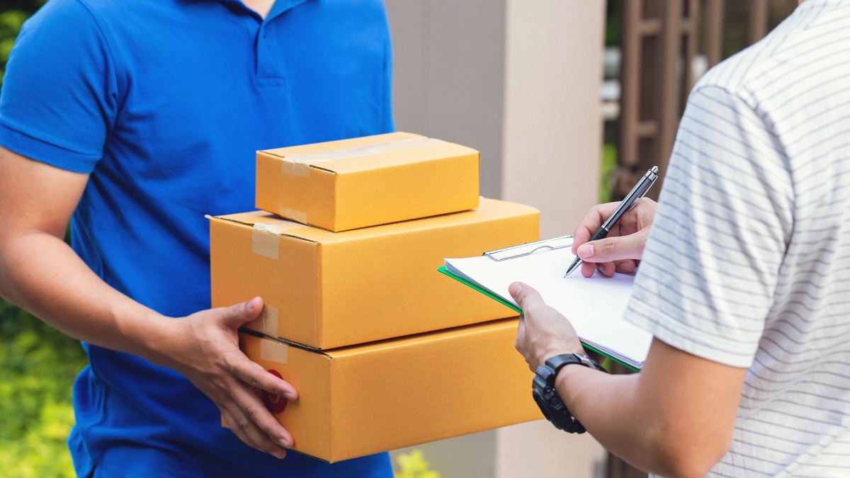 Doorstep Delivery: Exploring the Efficiency and Speed of Couriers in Chessington