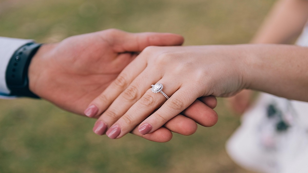 The Ultimate Guide to Buying and Selling Pre-Owned Engagement Rings Online