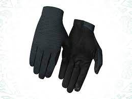 What are the classification of safety gloves?