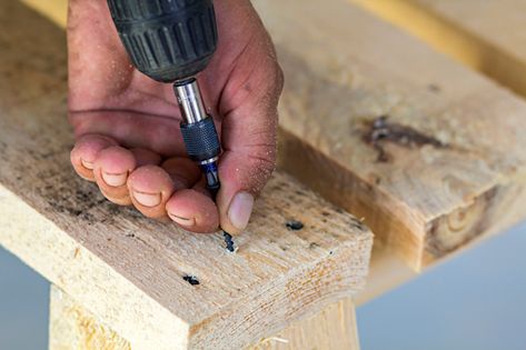 How to drill a chipboard screw correctly?