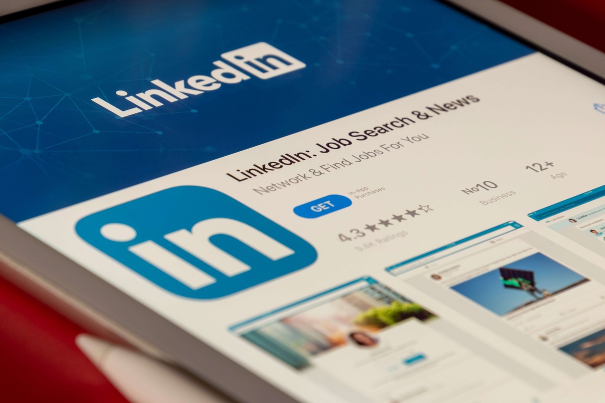 How to Embed Linkedin Feeds on any Website?
