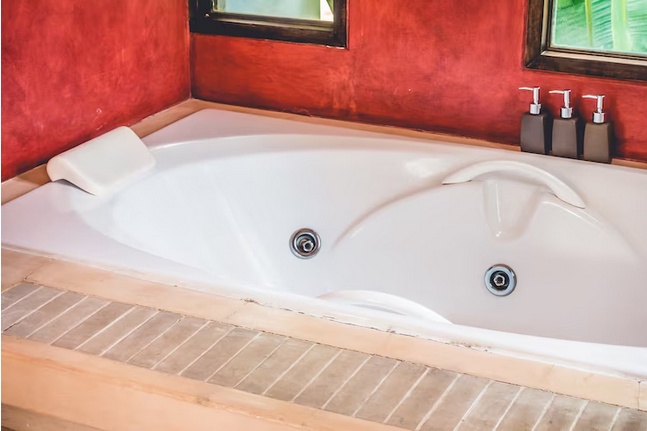 Lake Worth's Top-Notch Bathtub Refinishing Services: Restoring Your Tub's Glory