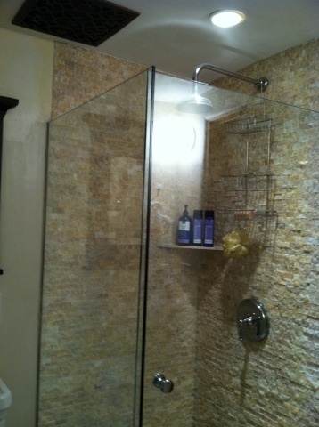 Choosing the Right Frameless Shower Doors for Your Bathroom: Tips and Considerations