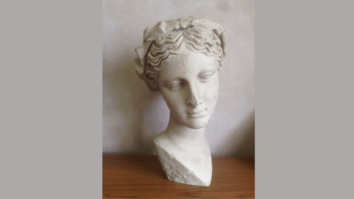 Unveiling History: Exploring the Thalia Museum Replica Sculpture