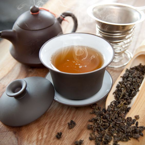What is the effect and contraindication of oolong tea?