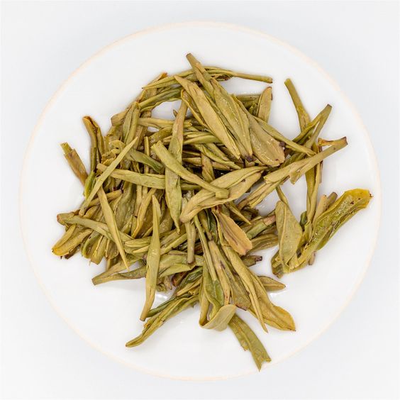 What are the differences between Longjing tea and Biluochun?