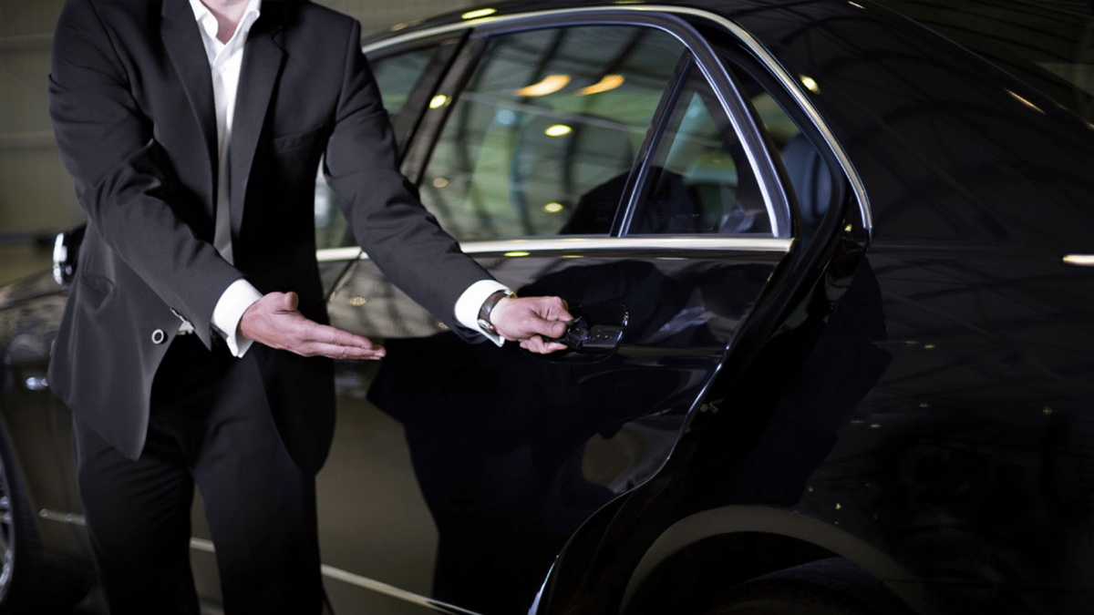 The Advantages of Hiring Professional Corporate Chauffeur Services in New York